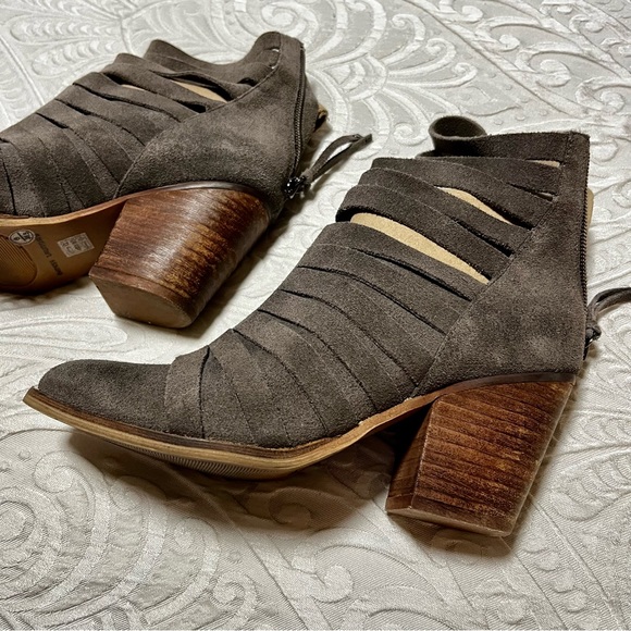 Chinese Laundry Suede bootie boots. Size 6. Taupe color. - Picture 7 of 15